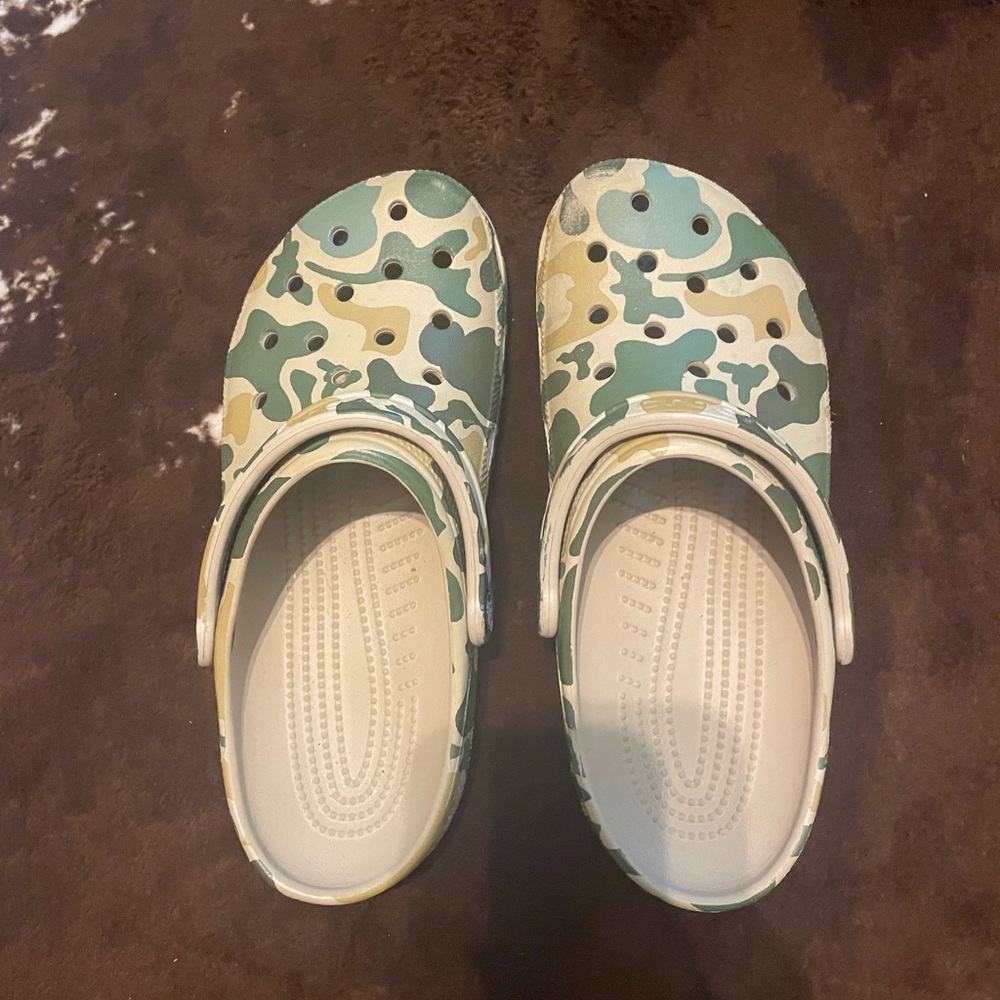 CROCS Green and Tan Loafers Slip-Ons Comfortable Design